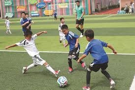 皇马球迷对姆巴佩的强烈反应引发热议
